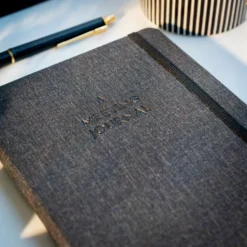 Anteckningsbok Burde Meeting Journal, konstläder, 44 möten, 192 sidor