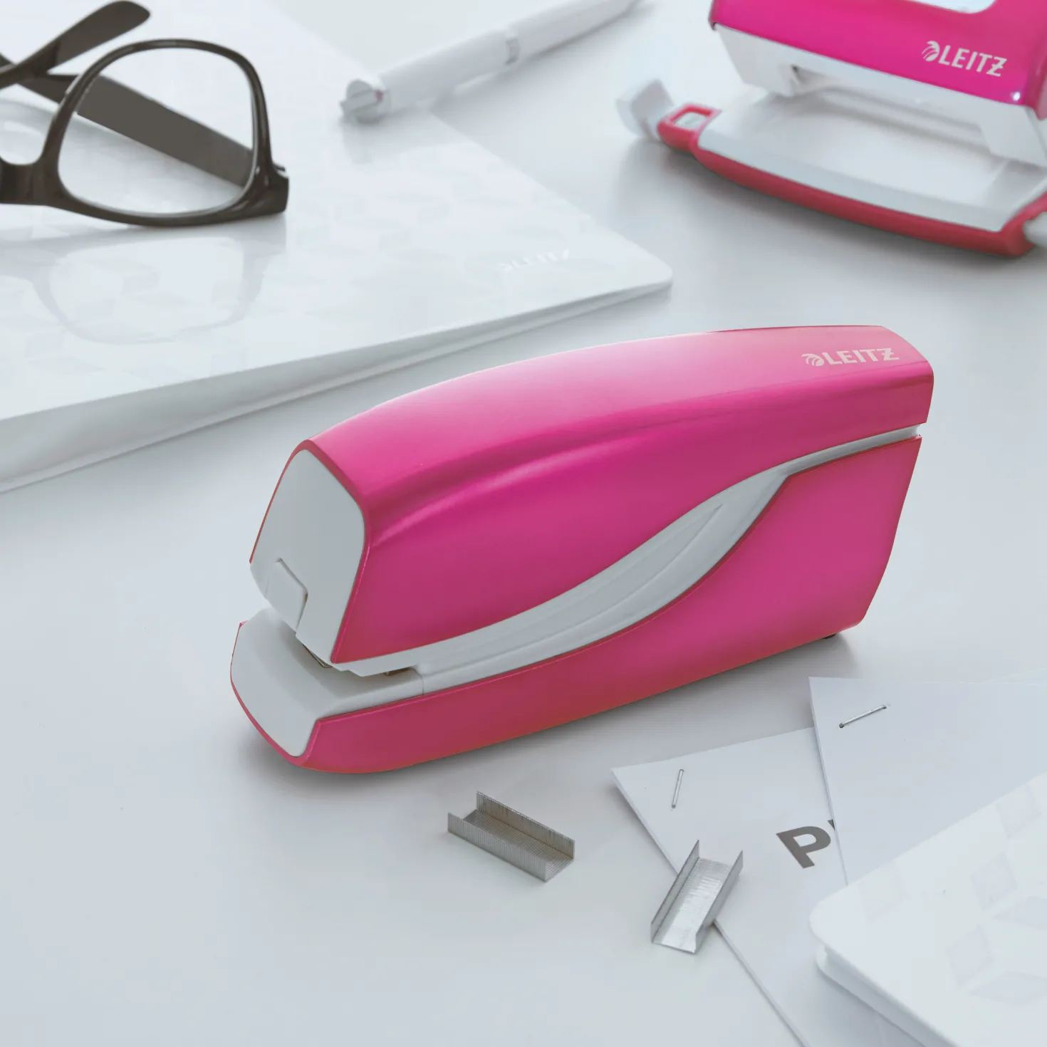 Elhäftare Leitz WOW Cerise, batteridriven