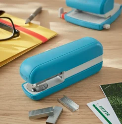 Häftapparat Leitz Cosy, 30 ark, blå