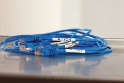 Krympslang Dymo XTL, 6 mm x 2,7 m, svart på vit, 3:1