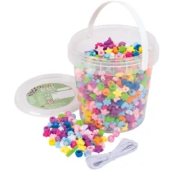 Plastpärlor Playbox Blandade former, hink med snodd