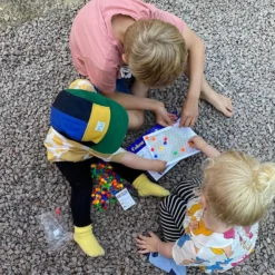 Pysselset Playbox Färgmosaik, platta och mosaikbitar, basfärger