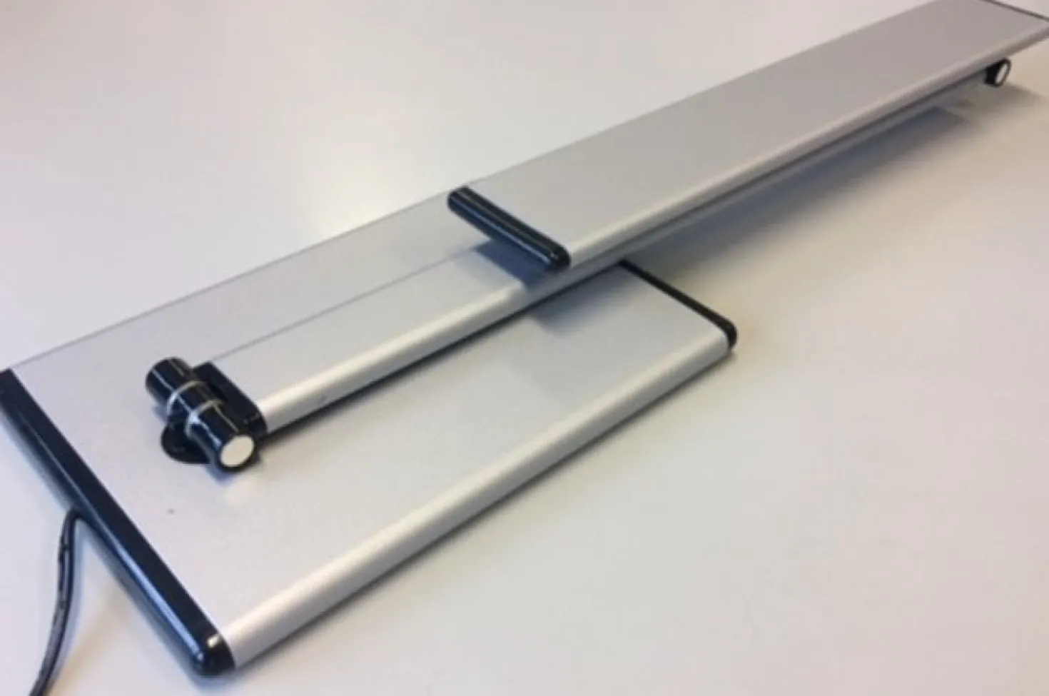 Skrivbordslampa Unilux Terra LED, aluminium, silver, dimbar